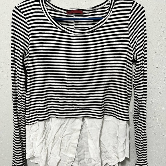 BKE Red Striped Women's Top - Picture 1 of 5